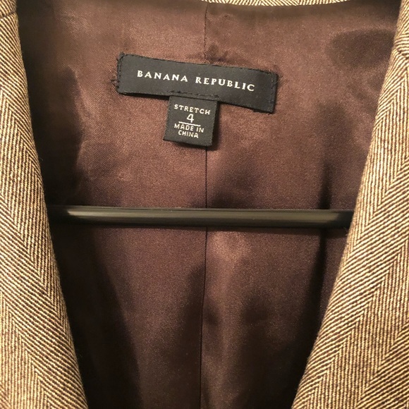 Women’s size 4 pant suit. Only worn one time. - Picture 3 of 6